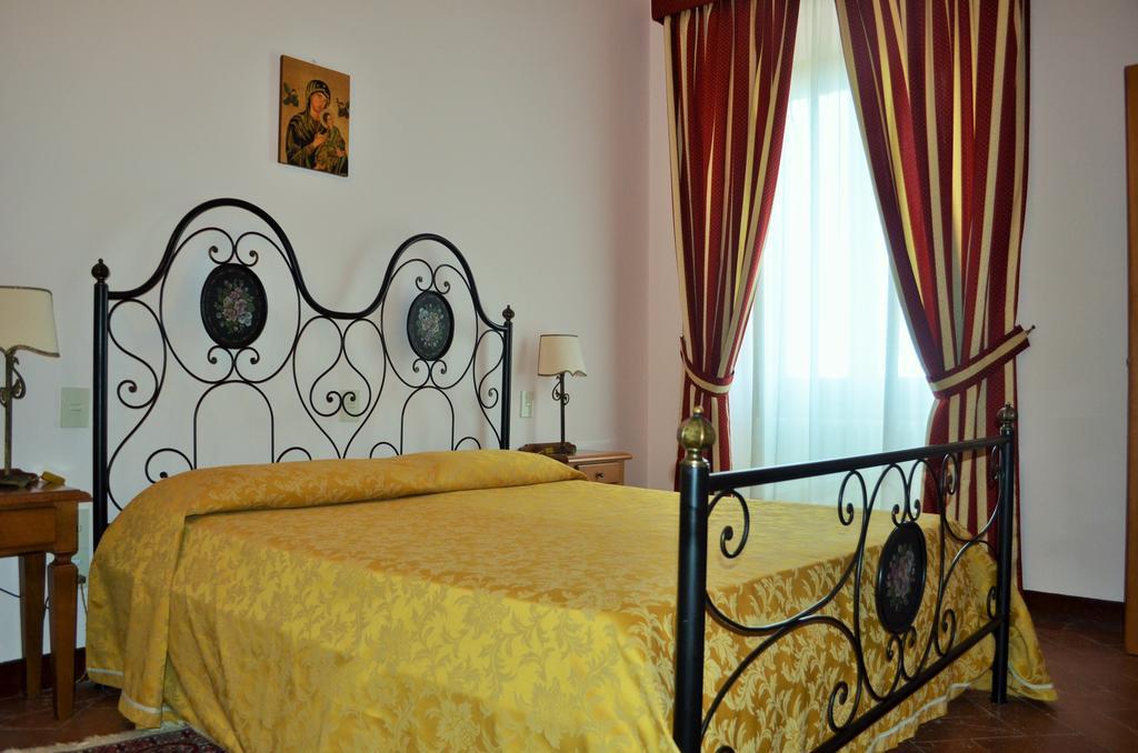Hotel Oasi Neumann 哥尔顿 外观 照片