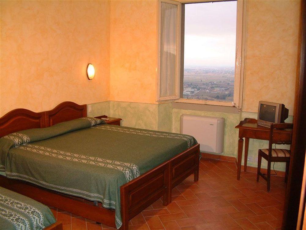 Hotel Oasi Neumann 哥尔顿 外观 照片
