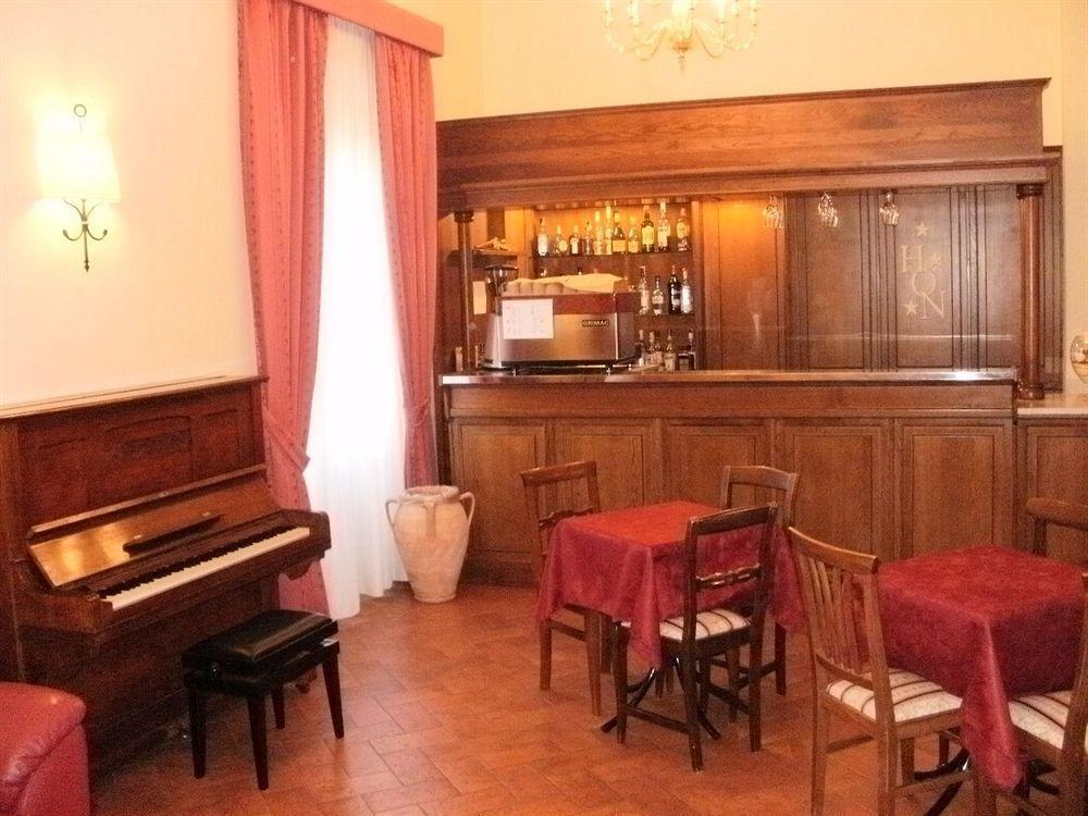 Hotel Oasi Neumann 哥尔顿 外观 照片