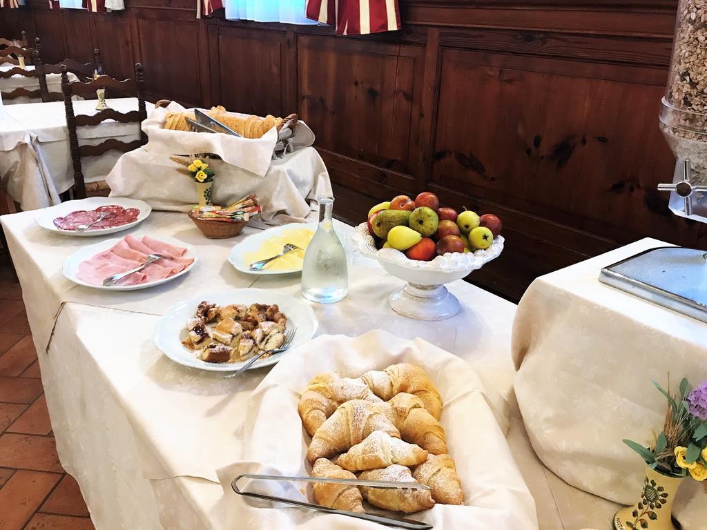 Hotel Oasi Neumann 哥尔顿 外观 照片